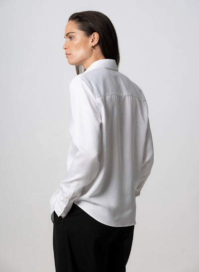 COLLEEN "THE ESSENTIAL" WHITE SEMI-FIT BASIC SHIRT IN TENCEL