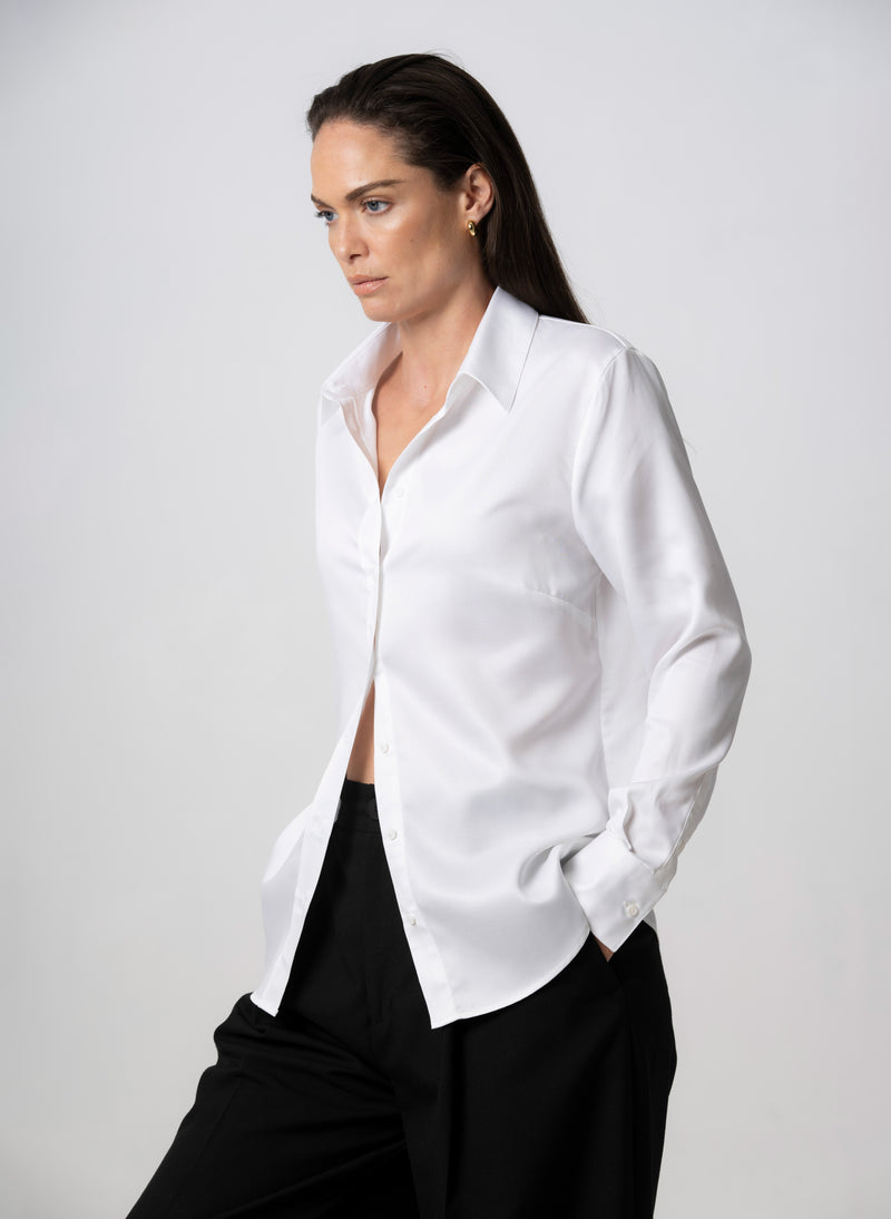 COLLEEN "THE ESSENTIAL" WHITE SEMI-FIT BASIC SHIRT IN TENCEL